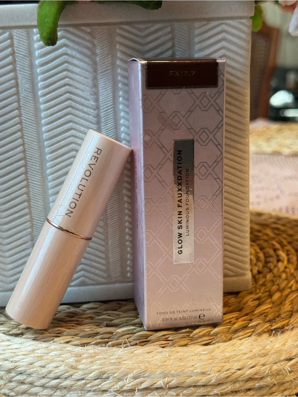 Revolution Glow Skin FauxxDation Liquid Stick -F17